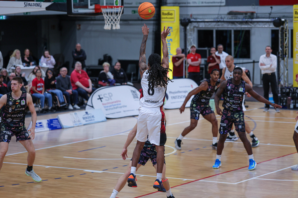 Pro A BAYER GIANTS vs Uni Baskets Münster-77 | Fotos von Basketballspielen aus dem Raum NRW fotografiert von Gero Mueller-Laschet und Daniel Schaefer - Realisiert mit Pictrs.com