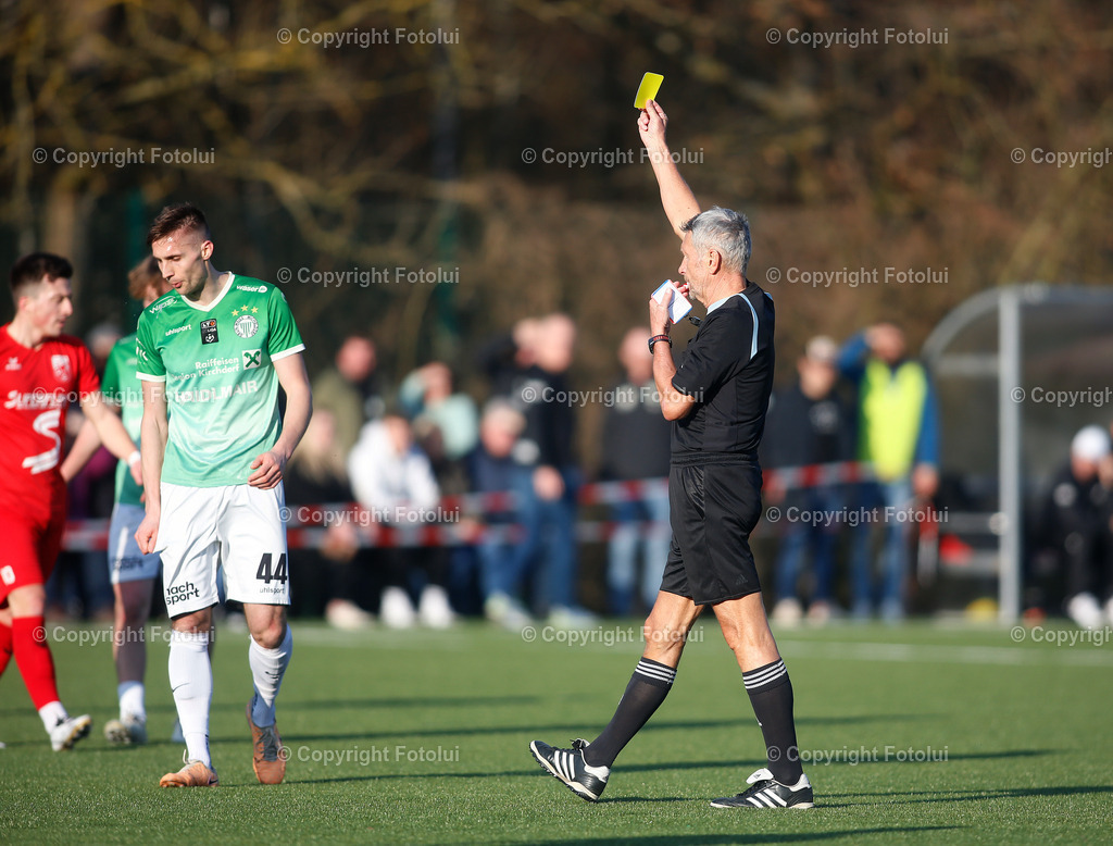 A_LUI_02032024_61 | SPORT,FUSSBALL LT1 OOE LIGA ASKOE OEDT-SV HAIDLMAIR GRUEN WEISS MICHELDORF 02.03.2024 IM BILD:SCHIEDSRICHTER ERHARD FUCHS EISNER ZEIGT MARIO BILJESKO (MICHELDORF) DIE GELBE KARTE FOTO:FOTOLUI