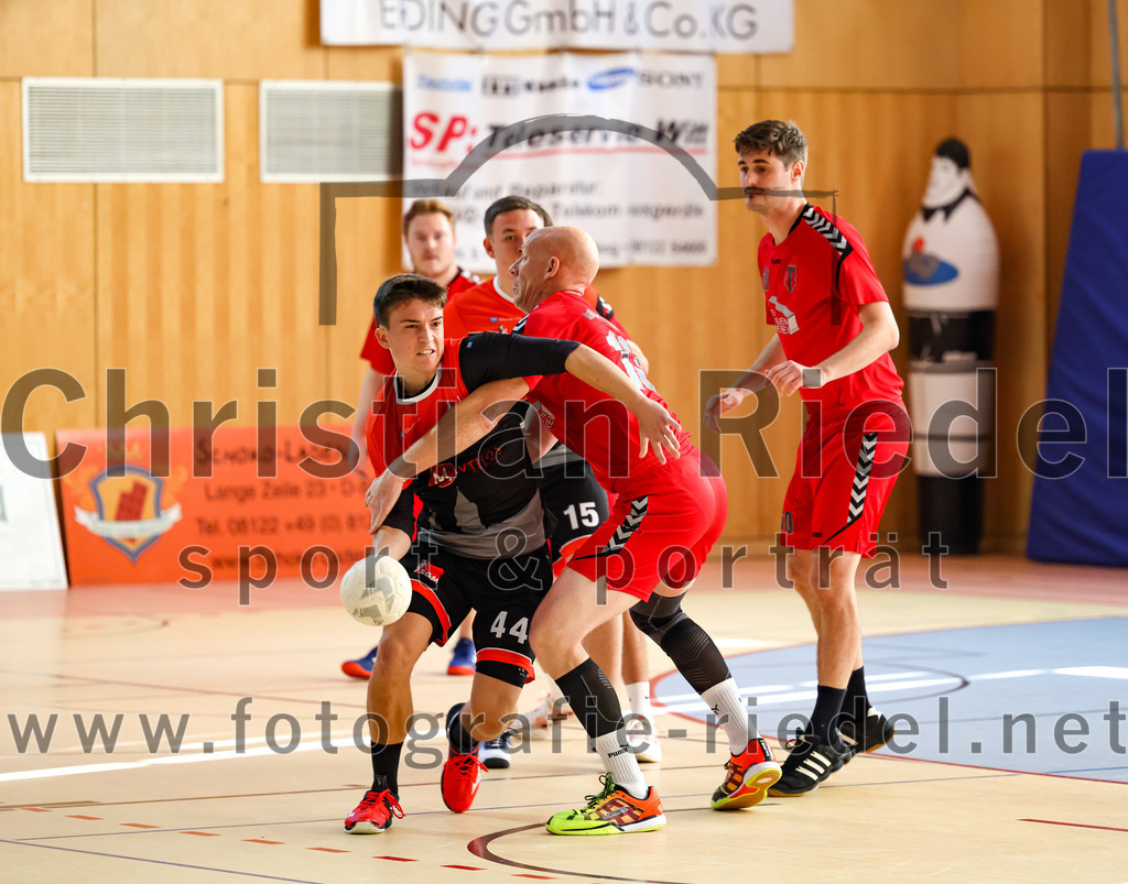 2022-10-16_038_SpVgg_Altenerding_II_gegen_SG_Moosburg_II | Erding, Deutschland, 16.10.2022:
Handball, Bezirksklasse Männer 2022 / 2023, 2. Spieltag, SpVgg Altenerding II gegen SG Moosburg II, Endergebnis: 30:23

Sebastian Samberger (SG Moosburg, #44), Bennet Braune (SpVgg Altenerding, #13)

Foto: Christian Riedel / fotografie-riedel.net