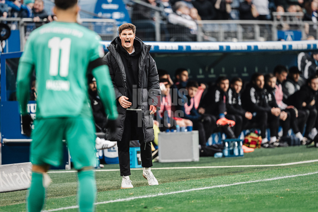 Fußball | Männer | Saison 2024/2025 | 2. Fußball-Bundesliga | 17. Spieltag | Hamburger SV vs. SpVgg Greuther Fürth | 21.12.2024 | Trainer Merlin Polzin (HSV)