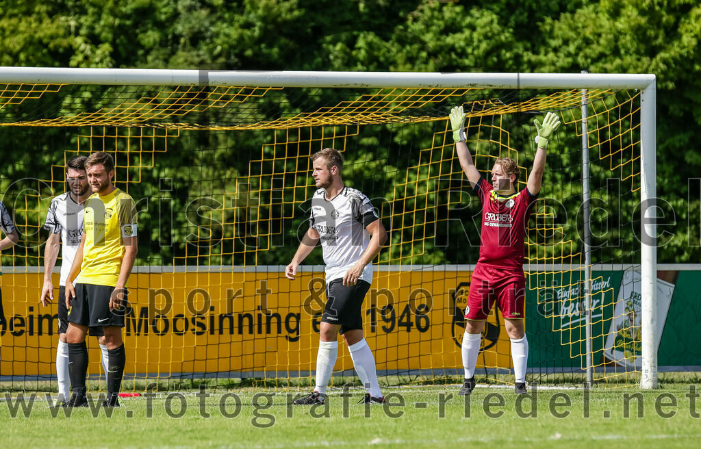 2023-07-09_070_FC_Moosinning_II_gegen_FC_Herzogstadt | Moosinning, Deutschland, 09.07.2023:
Fußball, Kreisliga 2023 / 2024, Testspiel, FC Moosinning II gegen FC Herzogstadt, Endergebnis: 2:1

Foto: Christian Riedel / fotografie-riedel.net