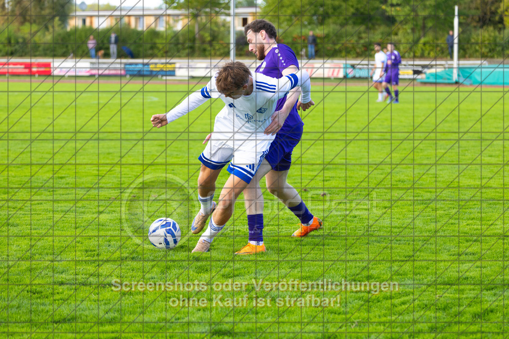 20261010_154948_0361_(c)_by_PhotoPeet | #,1.FC Eislingen (weiß) vs. TSV Bernhausen (lila), Fussball, Landesliga 2 - wfv, 11. Spieltag, Saison 2026/2027, Rasenplatz, Eichbachstation, Haldenstraße, 73054 Eislingen, 10.10.2026 - 15:30 Uhr,Foto: PhotoPeet / Sport- &amp; Eventfotografie / Peter Harich