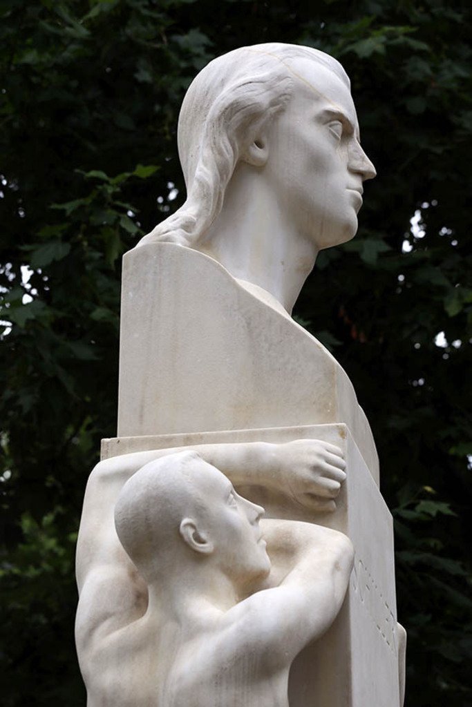 Foto: Leipzig - Schiller-Denkmal | Das Team hinter BILDLEXIKON LEIPZIG bündelt historische wie aktuelle Informationen über die Stadt Leipzig in Text und Bild auf einer Plattform und stellt diese der interessierten Öffentlichkeit zur Verfügung.