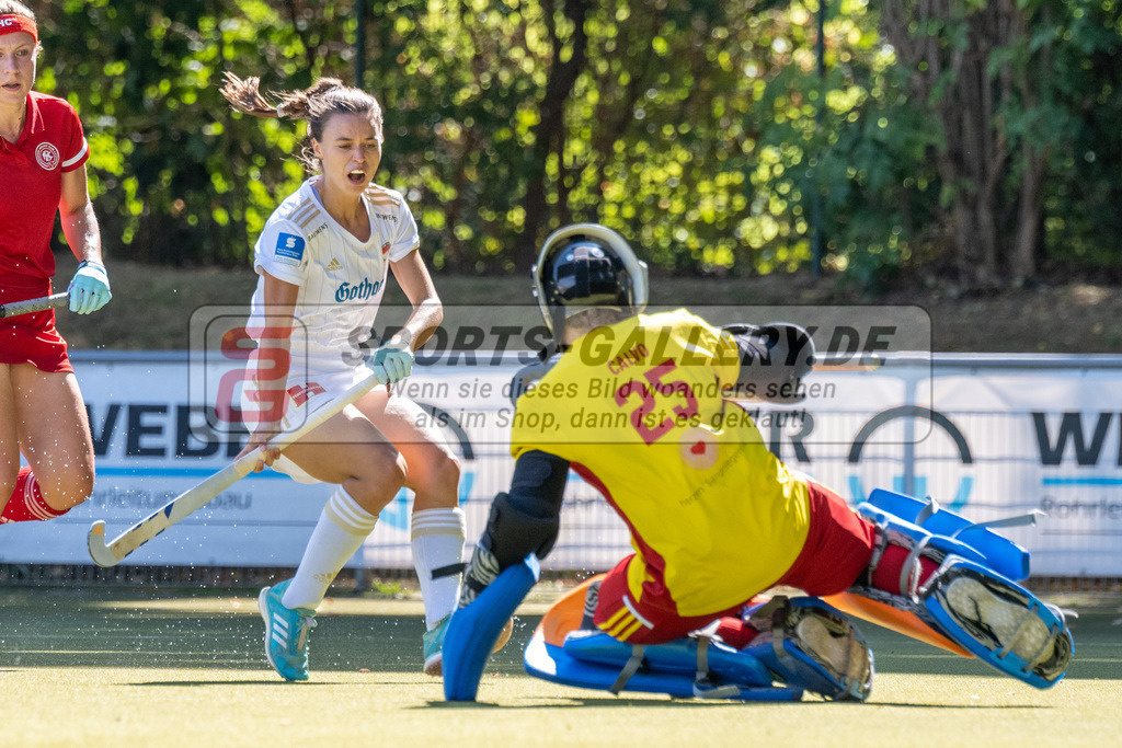 SFE_20220903_0091 | Ana Calvo ( Torfrau Bremer HC #25 )  ; 1. Bundesliga Hockey Herren Rot-Weiss Köln - Bremer HC am 03.09.2022 in Köln (KTHC Stadion Rot-Weiss Köln Tennis and Hockey Club), Photo: Stephan Fehrmann 2022 (Sports-Gallery)