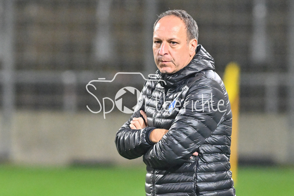 FC Bayern Amateure - FV Illertissen | im Bild Holger BACHTHALER Trainer FV Illertissen in Aktion / Freisteller / Einzelfoto