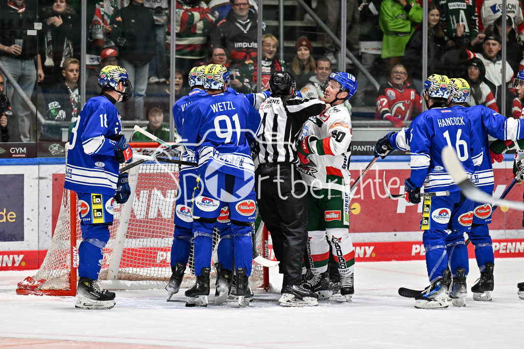 Augsburger Panther - EC VSV | eine Handgemenge vor dem Tor von Jean-Philippe LAMOUREUX (EC VSV #1) / Cody KUNYK (Augsburger Panther #20)