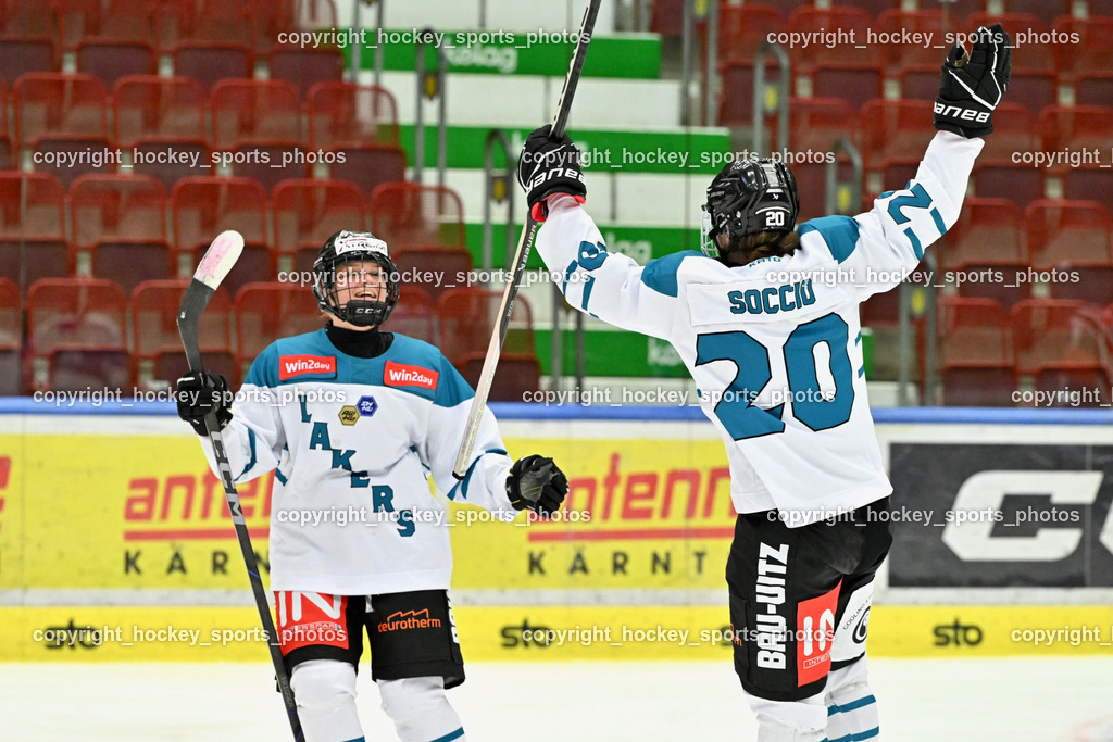 VSV LADY HAWKS vs. Lakers Kärnten | Jubel Lakers Kärnten Mannschaft, #20 Soccio Kelsey Lakers Kärnten, #29 Brandstätter Johanna Lakers Kärnten, VSV LADY HAWKS vs. Lakers Kärnten, VSV LADY HAWKS vs. Lakers Kärnten am 15.10.2025 in Villach (Stadthalle Villach), Austria, (Photo by Bernd Stefan)