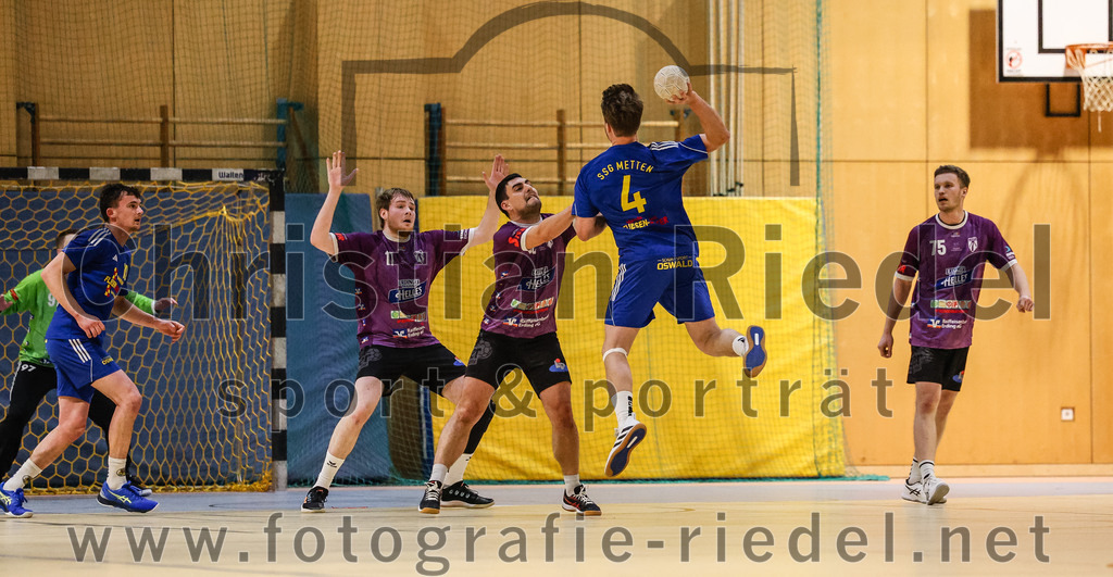 2024-02-24_024_SpVgg_Altenerding_gegen_SSG_Metten | Erding, Deutschland, 24.02.2024:
Handball, Bezirksoberliga Männer 2023 / 2024, 16. Spieltag, SpVgg Altenerding gegen SSG Metten, Endergebnis: 29:24

Niklas Fleps (SpVgg Altenerding, #17), Michael Sack (SpVgg Altenerding, #96), David Huml (SSG Metten, #4), Ferdinand Menzel (SpVgg Altenerding, #75)

Foto: Christian Riedel / fotografie-riedel.net