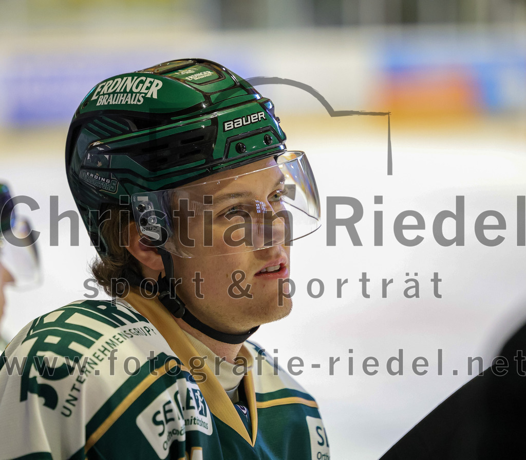 2025-11-02_059_TSV_Erding_gegen_EV_Fuessen | Erding, Deutschland, 02.11.2025:Eishockey, Oberliga Süd 2025 / 2026, 15. Spieltag, TSV Erding gegen EV Füssen, Endergebnis: 2:6Moritz Köttstorfer (Erding Gladiators, #61)Foto: Christian Riedel / fotografie-riedel.net