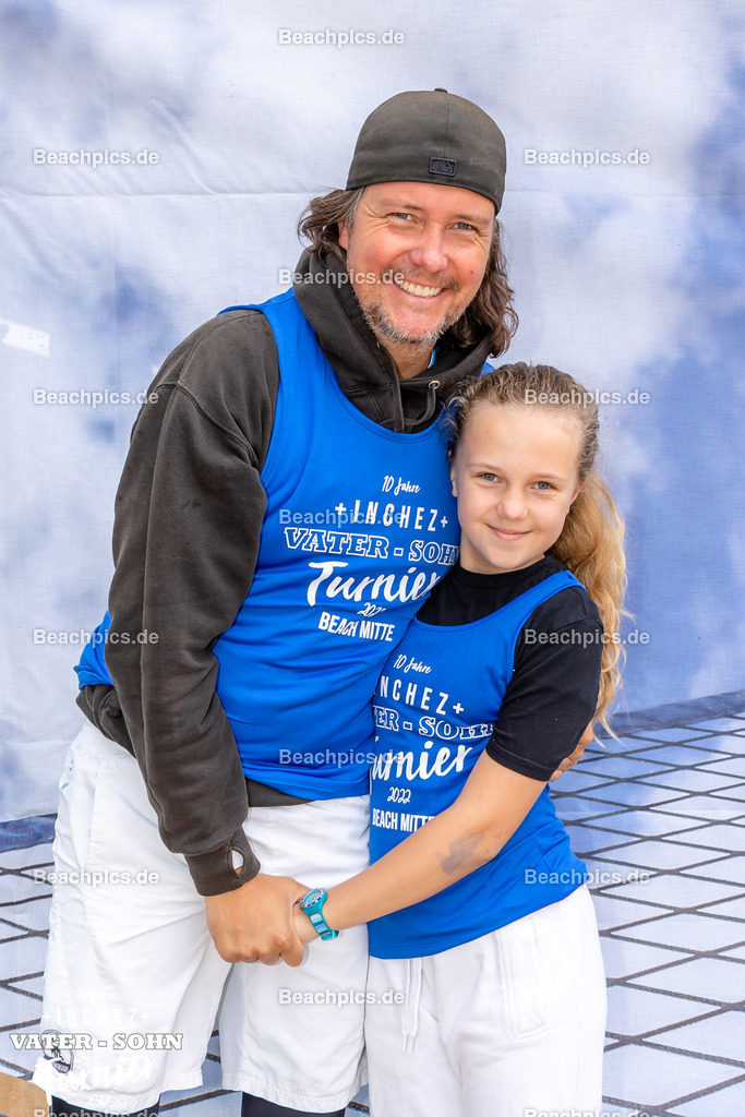 2022-00063147-Vater-Sohn-Turnier-Teamfotos-2 | 26.05.2022; Berlin Foto: Gerold Rebsch - www.beachpics.de