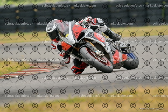 25bt05-1527 | markuskiefer.com - Realisiert mit Pictrs.com