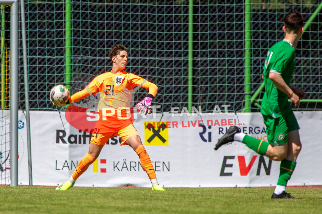 Fußball Halbfinale | Philip Hedl (U15 Österreich #21) Fußball Halbfinale, Irland U15 - Österreich U15 am 29.04.2024 in Arnoldstein (Sportplatz), Austria, (Photo by Ernst Krawagner sport-fan.at) - Realisiert mit Pictrs.com