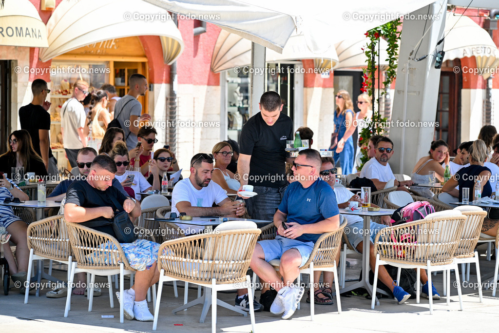 Kroatien_ Split_ 21.07.2025-120 | 21.07.2025, Kroatien, HRV, Split, im Bild Themenbild, Stadtansichten, Promenade, Gastronomie, Restaurant, Cafe, Touristen, Tourismus, Feature, SymbolbildSplit zweitgroesste Stadt Kroatiens. Die Stadt ist Verwaltungssitz der Gespanschaft Split-Dalmatien 