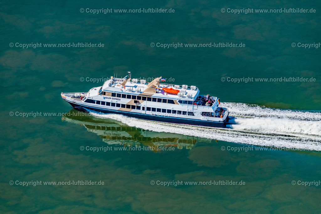 Adler_Express_Adler_Schiffe_ELS_8370130822 | NORDSTRAND 13.08.2022 Passagier- und Fahrgastschiff " Adler Express " in voller Fahrt nähe der Halbinsel Nordstrand im Wattenmeer im Bundesland Schleswig-Holstein, Deutschland. Weiterführende Informationen bei: Adler-Schiffe GmbH &amp; Co. KG. // Passenger ship "Adler Express" at full speed near the peninsula Nordstrand in the Wadden Sea in the state Schleswig-Holstein, Germany. Further information at: Adler-Schiffe GmbH &amp; Co. KG. Foto: Martin Elsen