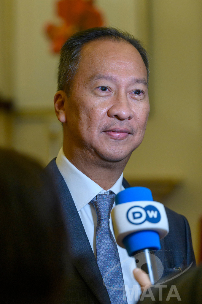 _DWA5397 | Welcoming Jokowi Widodo's arrival by the Indonesian people at Kastens Luisenhof Hotel in the context of the opening of Hannover Messe with Indonesia as Country Partner. Hannover, 15.04.2023 - Realisiert mit Pictrs.com