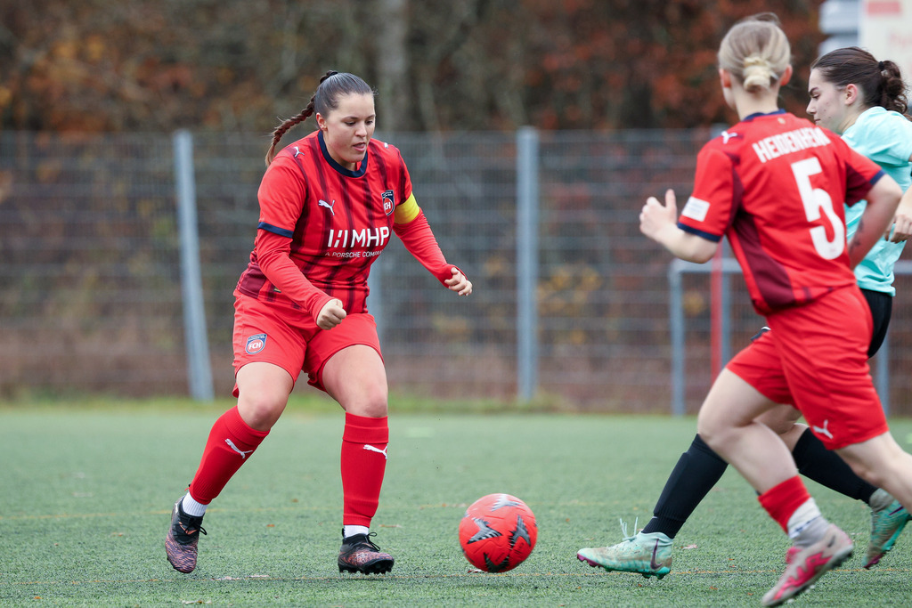 FCHWAS_251102_5625 | 1.FC Heidenheim 1846 II vs. SGM DJK-SV Wasseralfingen/Neuler, Fußball, Frauen, Bezirksliga, 2025/2026, 8. Spieltag, 02.11.2025 in Mergelstetten (Foto: Michael Bulling) - Realisiert mit Pictrs.com