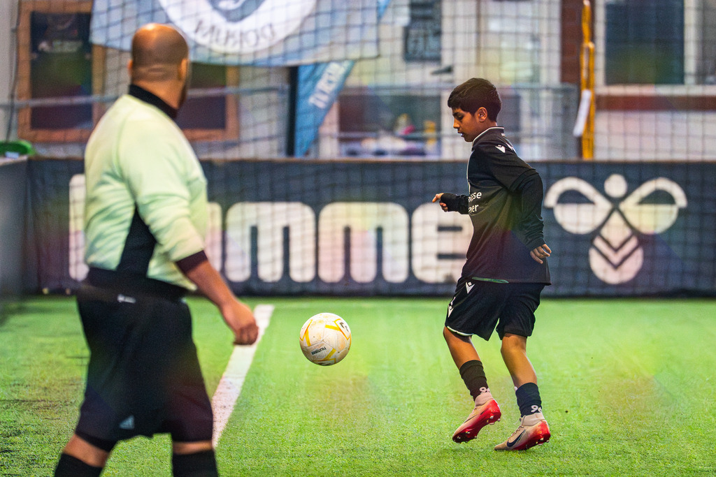 _BLR8935 | Professionelle Fußball- und Sportfotografie. Spielbilder online ansehen und kaufen – Einzelbilder oder komplette Galerien in hoher Qualität. - Realisiert mit Pictrs.com