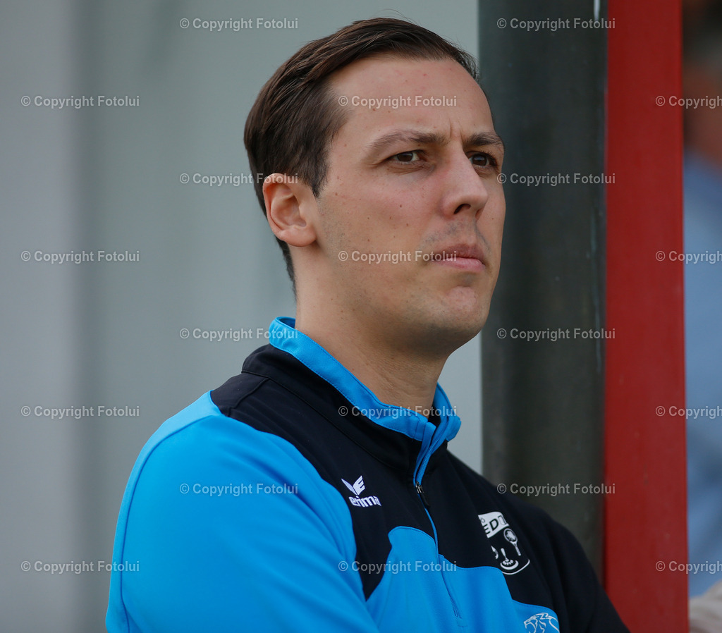 A_LUI_19102024_00002 | SPORT FUSSBALL REGIONALLIGA ASKOE OEDT -WILDON 19.10.2024 IM BILD: TRAINER ALEXANDER ZELLHOFER (OEDT) ) FOTO.FOTOLUI