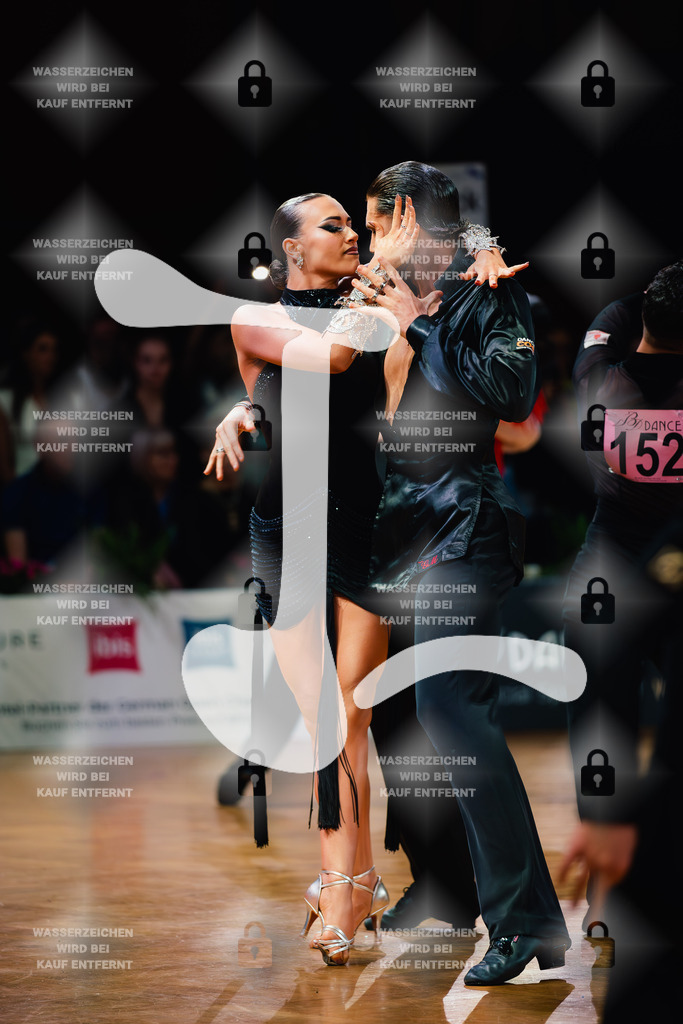 GOC 2025 - WDSF GrandSlam Latin 26th (3) Justin Lauer _ Rita Schumichin (Germany)-2025-08-23-3658 | Webshop for digital downloads and prints of dance sport, event & show photographer Julian Link - Realisiert mit Pictrs.com