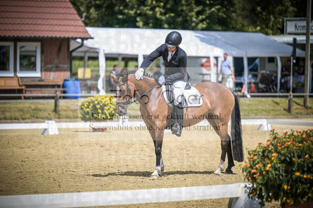 DOS_2965 | Entdecke hochwertige Reitturnierfotos von Foto Oger. Professionell, emotional und authentisch – jetzt Lieblingsmomente im Shop bestellen.Deutschlandweite Turnierfotografie. - Realisiert mit Pictrs.com