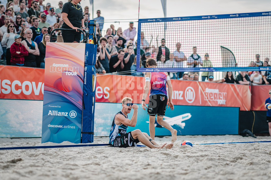 Beachvolleyball | Männer | German Beach Tour 2024 | Tourstop Düsseldorf | 18.05.2024 | Jonas Reinhardt ballt die Faust nach dem Sieg