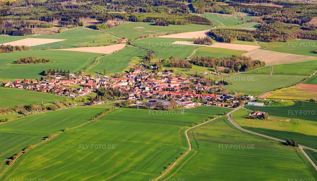 Luftbild: Ortsansicht von Norden in Weira im Bundesland Thüringen in Deutschland.Foto: IMG_155364.jpg vom 02.05.2026 durch Werner Riehm/FLY-FOTO.deAuflösung des Originals: 5118 x 2920 px