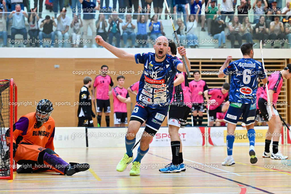 VSV Unihockey vs. Wiener Floorball Verein | #80 BEZUCHA Bernhard Wiener Floorballverein, Jubel #13 Jan Sláma VSV Unihockey, #10 HORN Philipp Wiener Floorballverein, Tor VSV Unihockey, #6 Timo Schmid VSV Unihockey, VSV Unihockey vs. Wiener Floorball Verein, VSV Unihockey vs. Wiener Floorball Verein am 18.05.2025 in Villach (Ballspielhalle St. Martin), Austria, (Photo by Bernd Stefan)