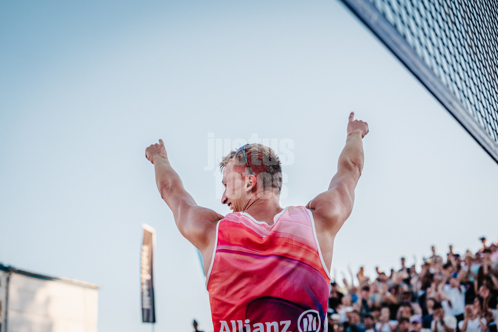 Beachvolleyball | Männer | Allianz German Beach Tour 2025 | Tourstop Berlin | 16.08.2025 | Cedrik Moede jubelt nach dem Sieg