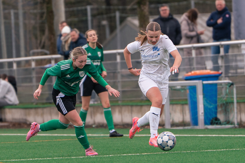 Fußball I Frauen I Saison 2025-2026 I Landesliga Weser-Ems I 13. Spieltag I BW Lohne - SV Olympia Uelsen I 9311 | jns.sportfotos - Realisiert mit Pictrs.com