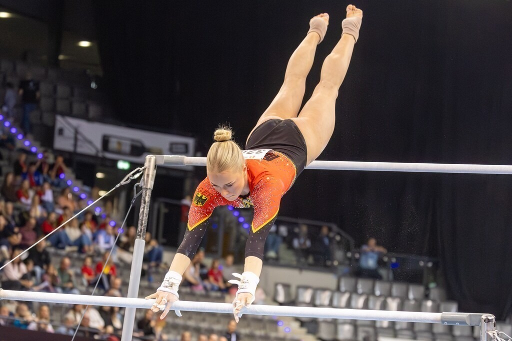 Stuttgart: DTB-Pokal 2026, Mixed-Cup | Stuttgart: DTB-Pokal 2026, Mixed-Cup***Lea Quaas am Stufenbarren - Realisiert mit Pictrs.com