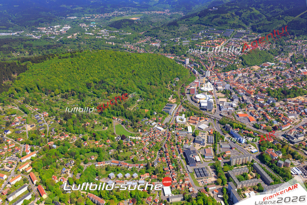 Das Luftbild der Stadt Suhl wurde 2018 vom Flugzeug heraus erstellt (keine Drohne) Aufnahmehöhe ca.400 Meter- hohe Auflösung für beste Druck-Qualität