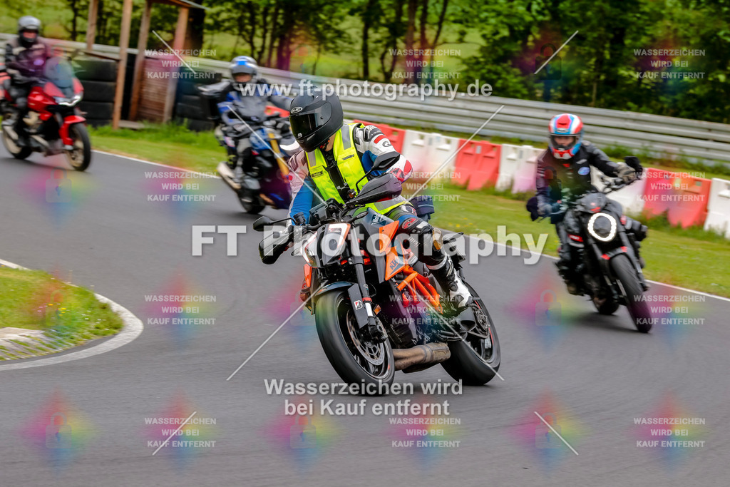 MotoTeamVBK-20324 | Hier findet Ihr Bilder von Touristenfahrten auf der Nürburgring Nordschleife oder von anderen Veranstaltungen die ich besucht habe. Viel Spass beim Durch Schauen 