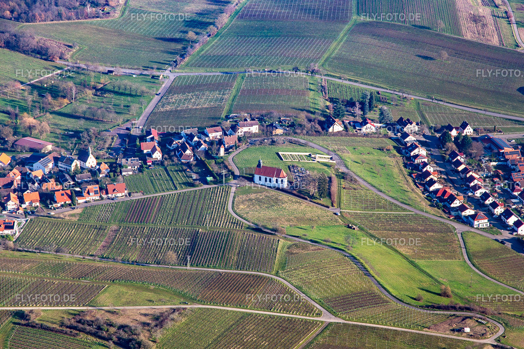 St. Dionysius Kapele und Friedhof | Luftbild: St. Dionysius Kapele und Friedhof im Ortsteil Gleiszellen in Gleiszellen-Gleishorbach im Bundesland Rheinland-Pfalz in Deutschland. Foto: IMG_145034.jpg vom 27.12.2024 durch ©2025 Werner Riehm fly-foto.de/copyright - Realisiert mit Pictrs.com