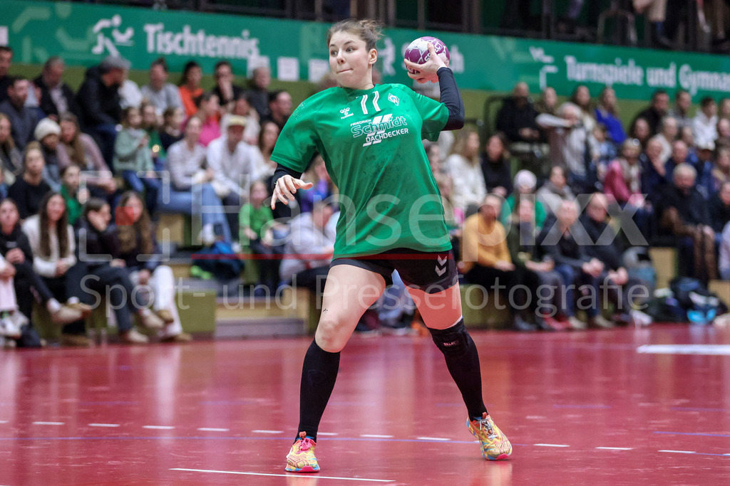 Handball, 2. Bundesliga Frauen, SV Werder Bremen - 1. FSV Mainz 05 | v.li.: Elaine Rode (SV Werder Bremen, 77) beim Siebenmeter, 7m, Spielszene, Aktion, Action