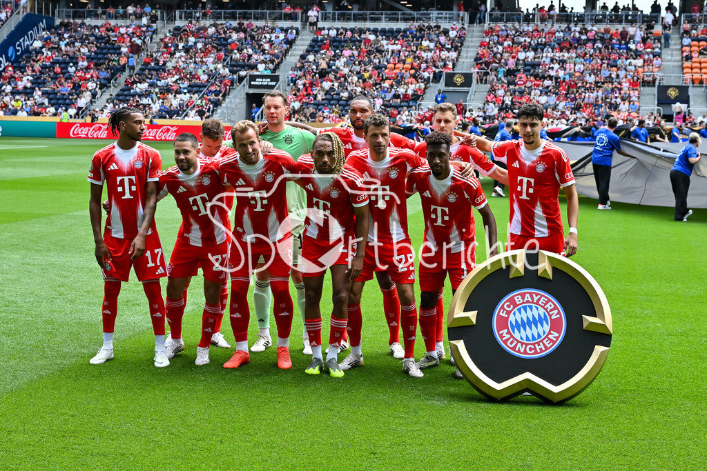 FC Bayern München - TQL Stadium | Die Startaufstellung des FC Bayern beim Spiel gegen Auckland / Joshua KIMMICH (FC Bayern Muenchen 6), Manuel NEUER (FC Bayern Muenchen 1), Jonathan TAH (FC Bayern Muenchen 4), Josip STANISIC (FC Bayern Muenchen 44), Aleksandar PAVLOVIC (FC Bayern Muenchen 45), Michael OLISE (FC Bayern Muenchen 17), Raphael GUERREIRO (FC Bayern Muenchen 22), Harry KANE (FC Bayern Muenchen 9), Sascha BOEY (FC Bayern Muenchen 23), Thomas MUELLER (FC Bayern Muenchen 25), Kingsley COMAN (FC Bayern Muenchen 11) / FIFA Club World Cup: FC Bayern Muenchen - Auchkland City FC, TQL Stadium am 15.06.2025 / BLD / ZDF / NOT FOR SALE IN USA