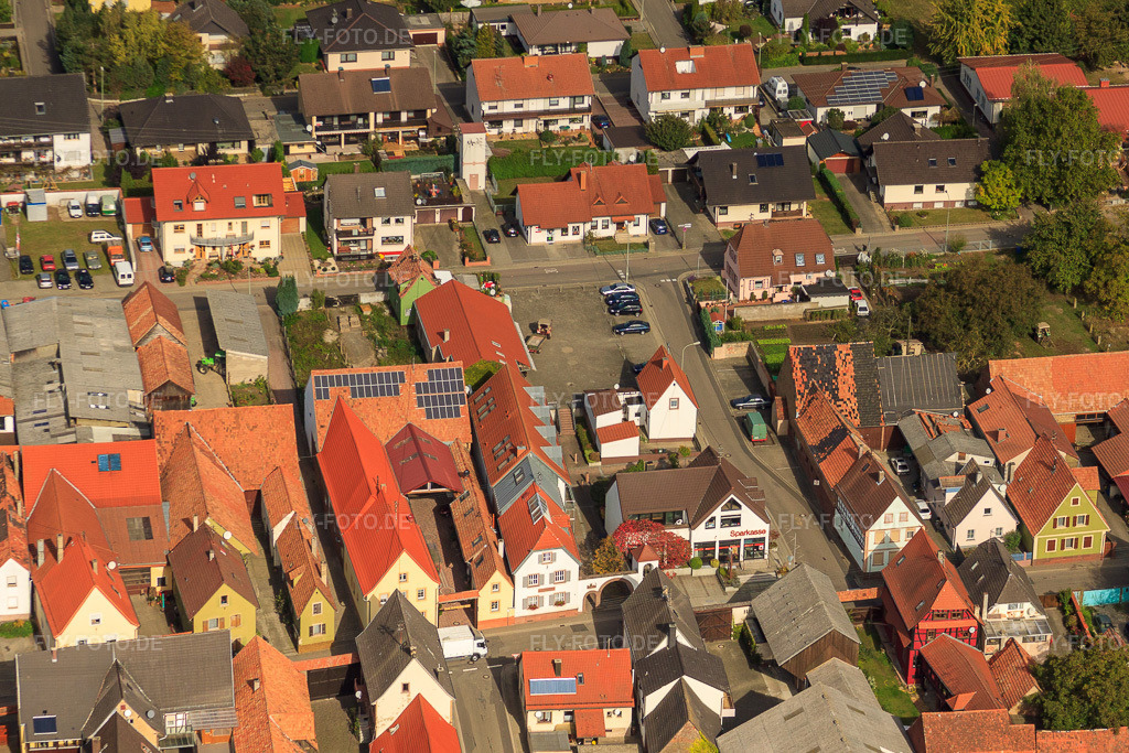 Luftbild: Dampfnudeltor in Freckenfeld im Bundesland Rheinland-Pfalz in Deutschland. Foto: IMG_22535.jpg vom 15.10.2009 durch Werner Riehm/FLY-FOTO.de