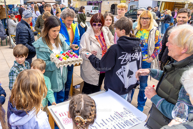Eierpecken am Hauptplatz | Bildershop von pixelworld.at - Realisiert mit Pictrs.com