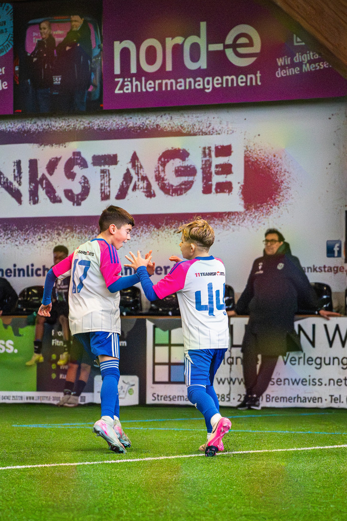 _BLR9220 | Professionelle Fußball- und Sportfotografie. Spielbilder online ansehen und kaufen – Einzelbilder oder komplette Galerien in hoher Qualität. - Realisiert mit Pictrs.com