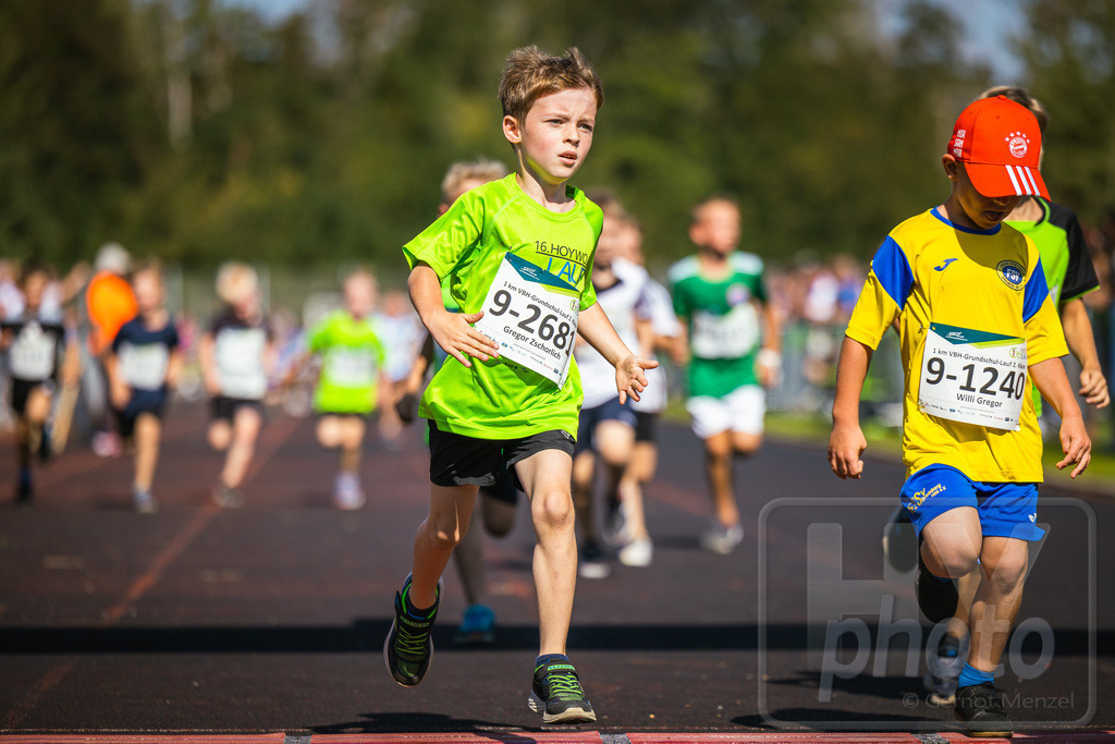16. Hoywoj-CityLauf im Sportforum Hoyerswerda - 16.09.2023 | 1km VBH-Grundschul-Lauf 2. Klassen - Realisiert mit Pictrs.com