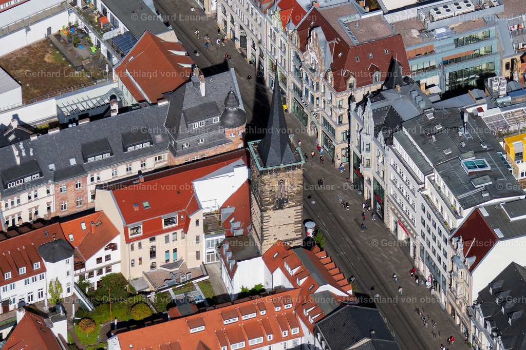 4025637 | ERFURT 06.05.2020 Turm- Bauwerk Bartholomäusturm am Anger Rest der ehemaligen, historischen Stadtmauer im Ortsteil Altstadt in Erfurt im Bundesland Thüringen, Deutschland. // Tower building Bartholomaeusturm on Anger the rest of the former historic city walls in the district Altstadt in Erfurt in the state Thuringia, Germany. Foto: Gerhard Launer
