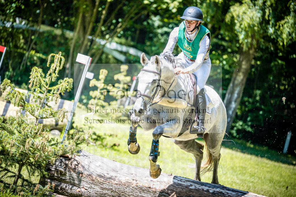 A1_Vielseitigkeitsturnier Melle Oldendorf-15c-0073 | Entdecke hochwertige Reitturnierfotos von Foto Oger. Professionell, emotional und authentisch – jetzt Lieblingsmomente im Shop bestellen.Deutschlandweite Turnierfotografie. - Realisiert mit Pictrs.com