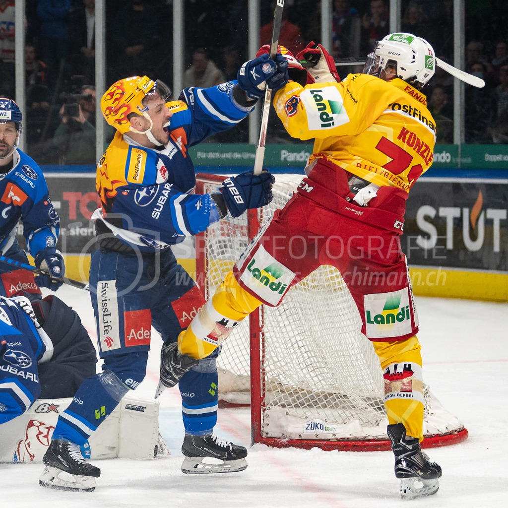 Playoffs: ZSC Lions - EHC Biel-Bienne | 04.04.2022, Zurich, Hallenstadion, Playoffs: ZSC Lions - EHC Biel-Bienne, Topscorer Sven Andrighetto (ZSC) gegen #73 Mike Künzle (Biel). - Realisiert mit Pictrs.com