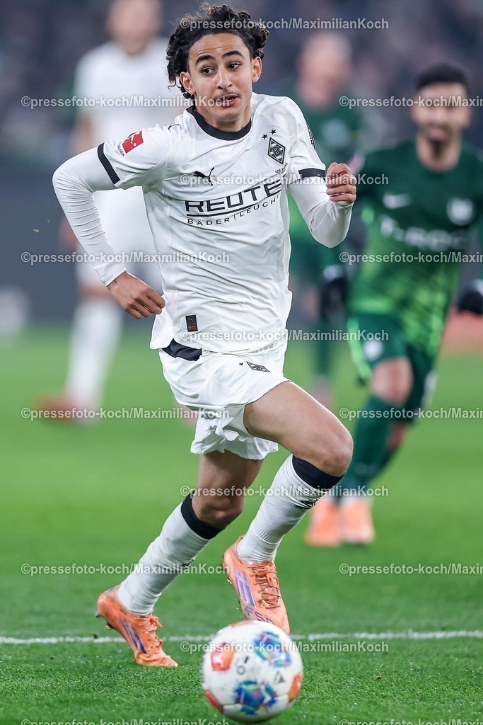 BMG13122502122 | 13.12.2025, Fußball, Borussia Mönchengladbach - VfL Wolfsburg, 1. Fußball Bundesliga, 14.Spieltag, Borussia-Park, Saison 2025 2026: Wael Mohya (Borussia Mönchengladbach #36)  DFB regulations prohibit any use of photographs as image sequences and or quasi-video.