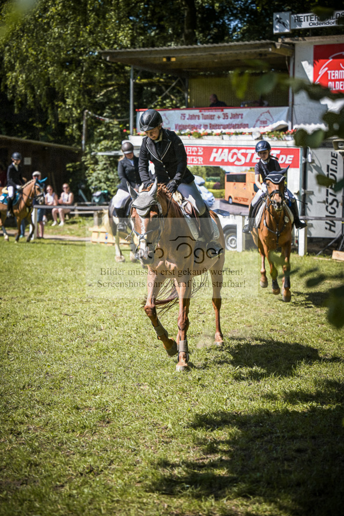 DOS_2950 | Entdecke hochwertige Reitturnierfotos von Foto Oger. Professionell, emotional und authentisch – jetzt Lieblingsmomente im Shop bestellen.Deutschlandweite Turnierfotografie. - Realisiert mit Pictrs.com