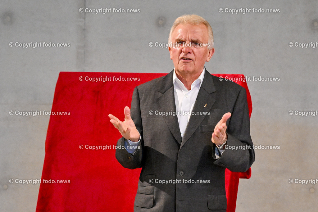 Asten_ Paneum_ Enthuellung Kunstwerke_ 26.09.2023-3 | 26.09.2023, Asten, AUT, Enthuellung Kunstwerke, Bread-Head und Sweet-Head im Bild Peter Augendopler (Gruender des PANEUM und backaldrin-Inhaber)




