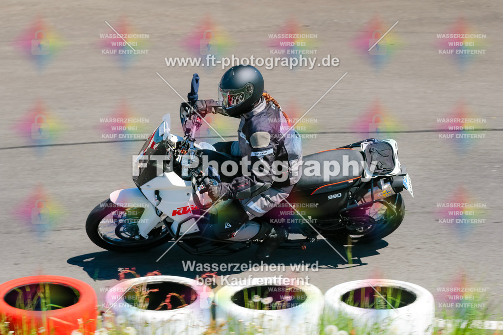 Moto-TeamOBK-22431 | Hier findet Ihr Bilder von Touristenfahrten auf der Nürburgring Nordschleife oder von anderen Veranstaltungen die ich besucht habe. Viel Spass beim Durch Schauen 