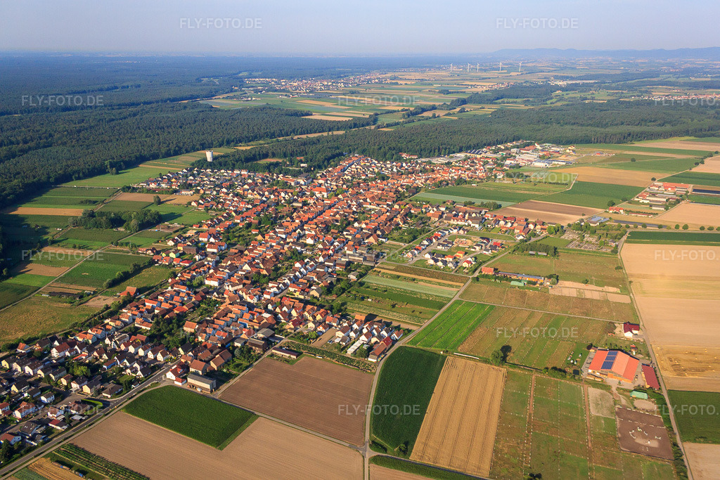 Luftbild: Ortsübersicht aus Nordosten in Hatzenbühl im Bundesland Rheinland-Pfalz in Deutschland.Foto: IMG_70296.jpg vom 19.07.2014 durch Werner Riehm/FLY-FOTO.deAuflösung des Originals: 4752 x 3168 px