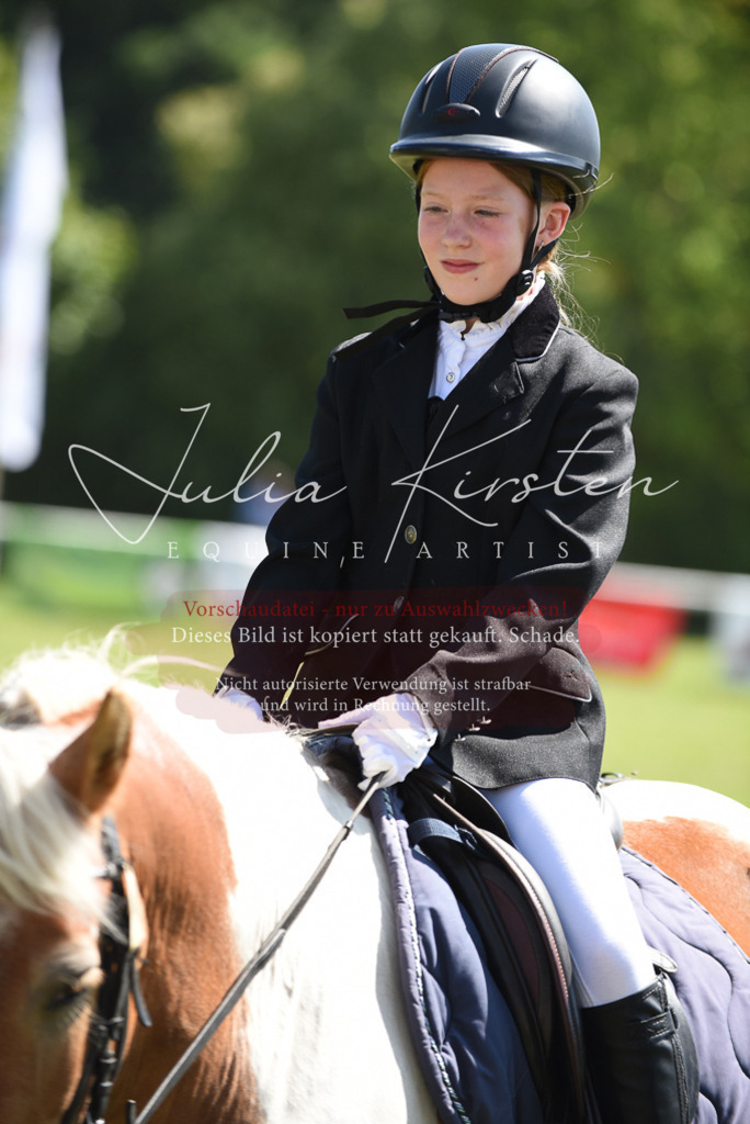 DSC_9717 | Pferde- und Turnierfotografie in Westsachsen. Pferdeportraits, Auftragszeichnungen und intuitive Kunst.