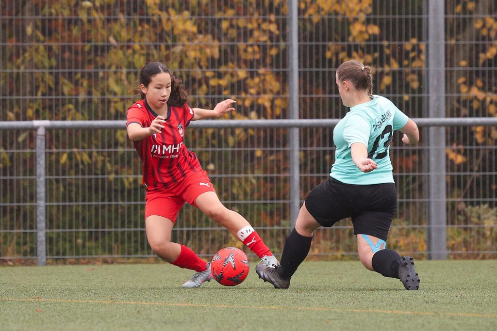 FCHWAS_251102_3065 | 1.FC Heidenheim 1846 II vs. SGM DJK-SV Wasseralfingen/Neuler, Fußball, Frauen, Bezirksliga, 2025/2026, 8. Spieltag, 02.11.2025 in Mergelstetten (Foto: Michael Bulling) - Realisiert mit Pictrs.com