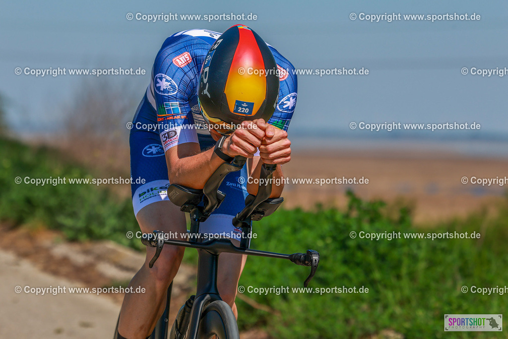 107_AR7_3804 | Neusiedlersee Radmarathon 2026@sportshot_your_pictrs #yourpictures#roadtowm2029 #nrm #neusiedlerseeradmarathon #neusiedlersee #neusiedlerseetourismus #burgenland #mörbisch #nrm26 #burgenlandtourismus #voglundco #poweredbyburgenlandtourismus #radsport #rad #marathon #ucigranfondo #visitburgenland #ucigranfondoworldseries